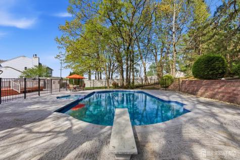 43 Scarlet Drive Sayreville NJ 08859