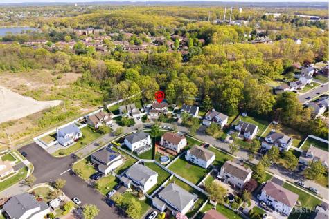 43 Scarlet Drive Sayreville NJ 08859