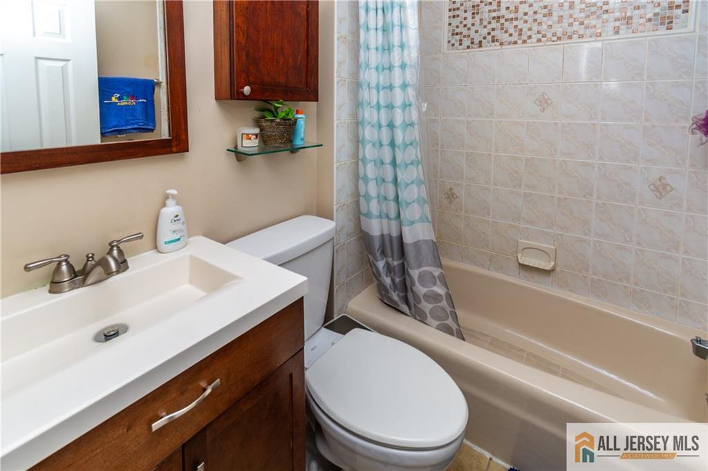 429 Edgeworth Street Middlesex NJ 08846