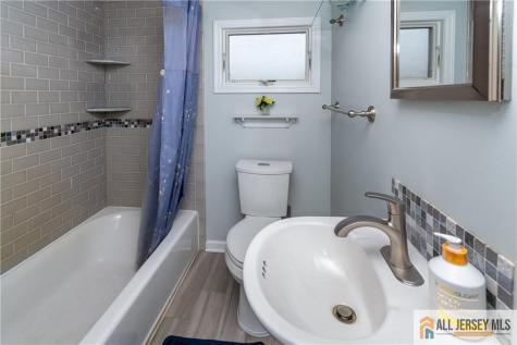 429 Edgeworth Street Middlesex NJ 08846