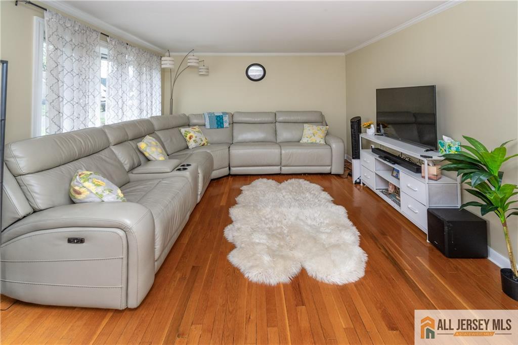 429 Edgeworth Street Middlesex NJ 08846