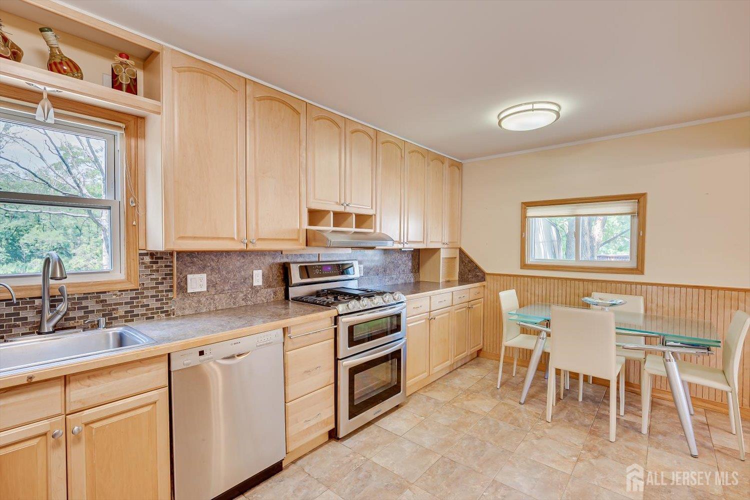 221 N Hill Road Colonia NJ 07067