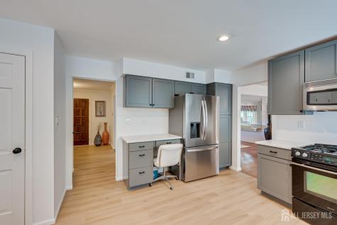 8 Woodmere Road North Brunswick NJ 08902