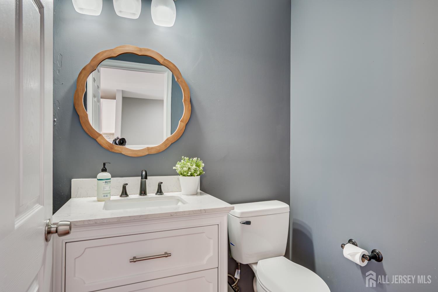 41 Rojewski Way Parlin NJ 08859