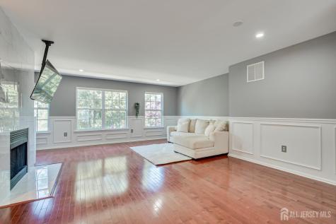 41 Rojewski Way Parlin NJ 08859