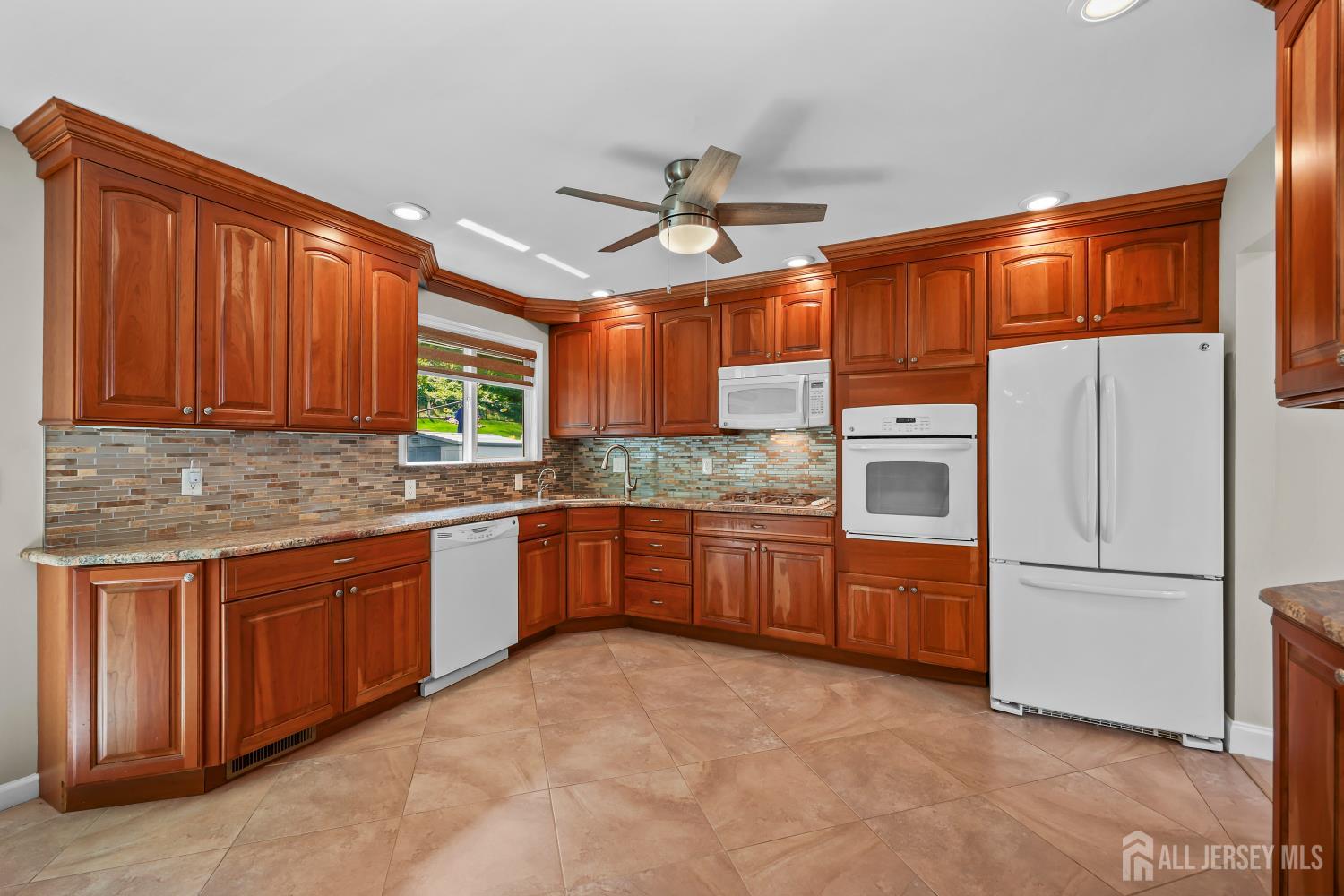 16 Venus Road South Amboy NJ 08879