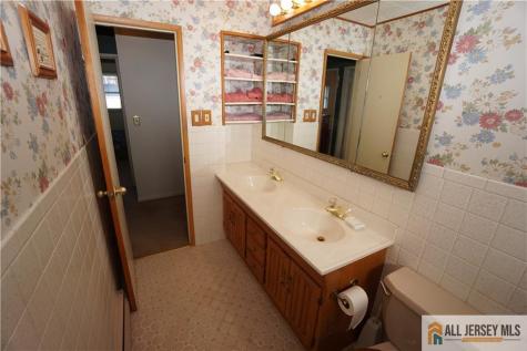 32 Predmore Avenue Colonia NJ 07067