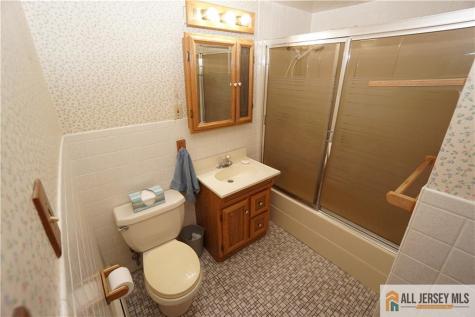 32 Predmore Avenue Colonia NJ 07067