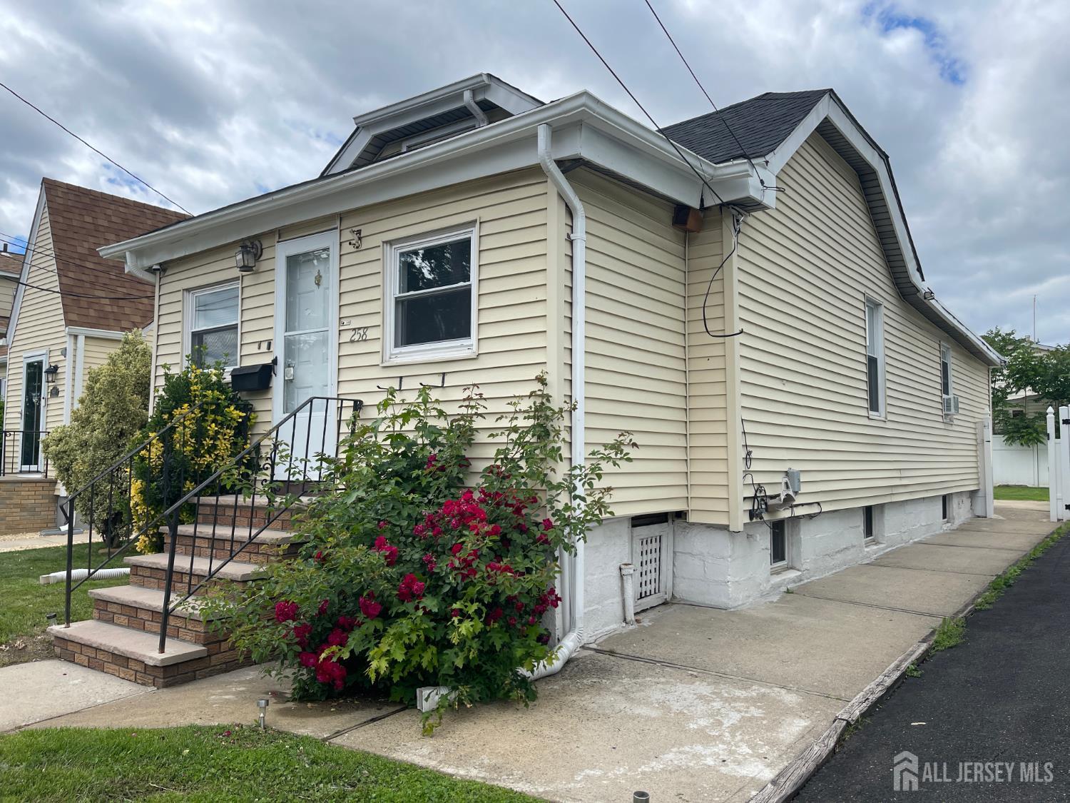 258 Randolph Street Carteret NJ 07008