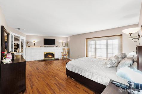 8 Crommelin Court East Brunswick NJ 08816