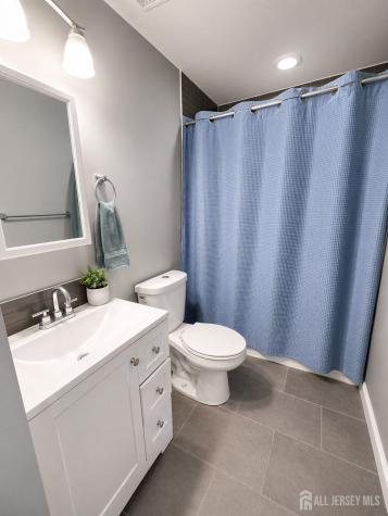 11 Beechwood Avenue Keansburg NJ 07734
