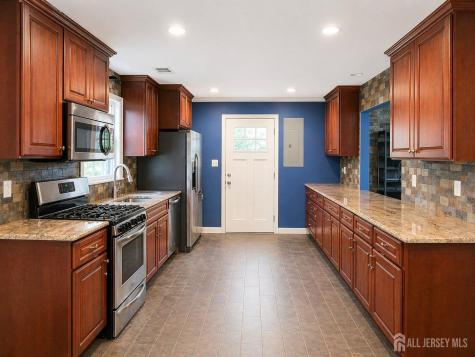 11 Beechwood Avenue Keansburg NJ 07734