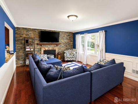 11 Beechwood Avenue Keansburg NJ 07734