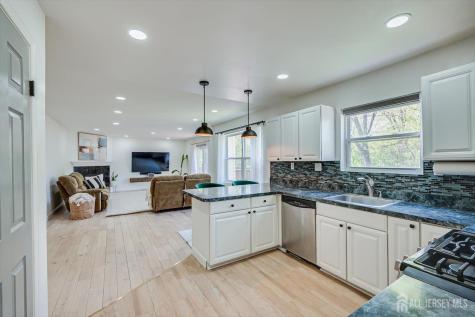 122 Dewolfe Street Edison NJ 08817