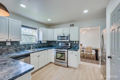122 Dewolfe Street Edison NJ 08817