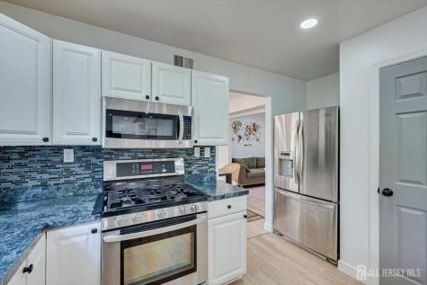 122 Dewolfe Street Edison NJ 08817