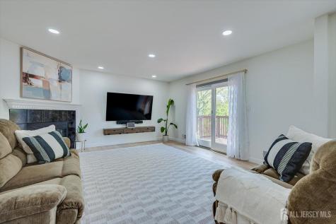 122 Dewolfe Street Edison NJ 08817