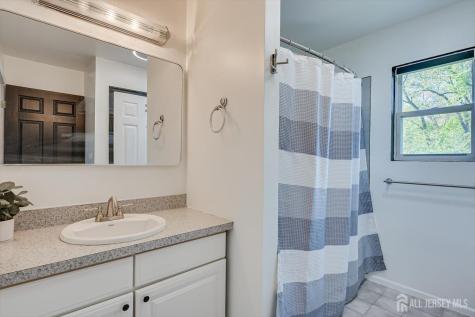 122 Dewolfe Street Edison NJ 08817
