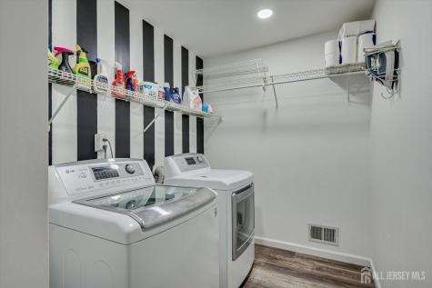 122 Dewolfe Street Edison NJ 08817