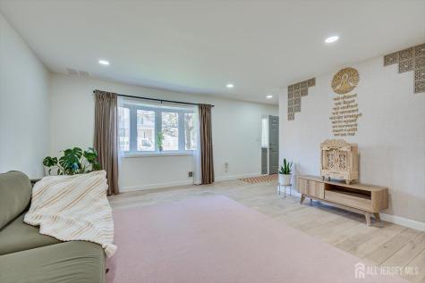 122 Dewolfe Street Edison NJ 08817