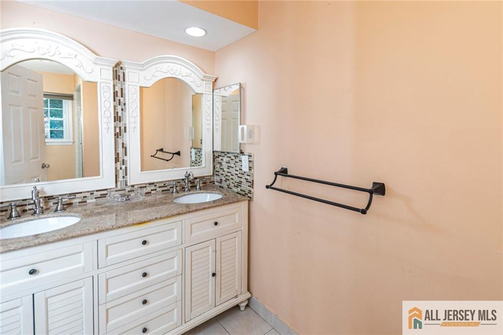 9 Chipwood Lane North Brunswick NJ 08902
