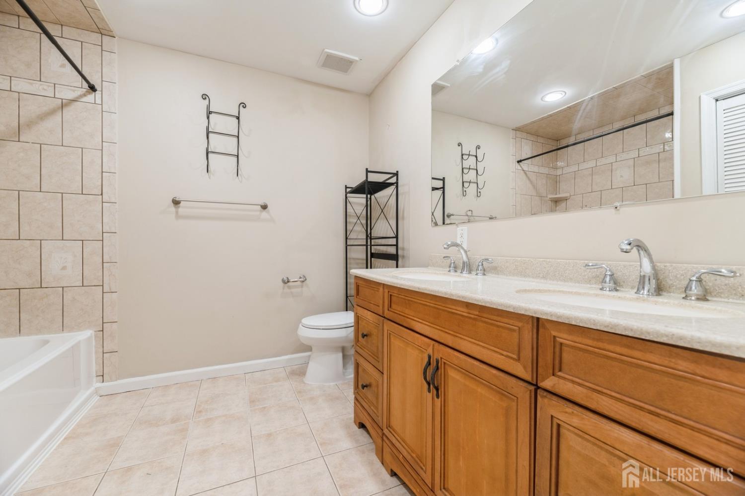 7 Sloop Square Howell NJ 07228