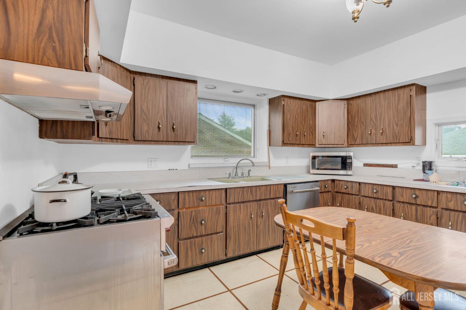 91 Colfax Street South River NJ 08882
