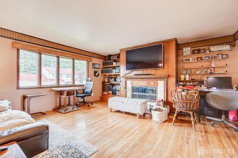 4 Wick Drive Fords NJ 08863
