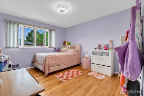 16 Woodmere Road North Brunswick NJ 08902