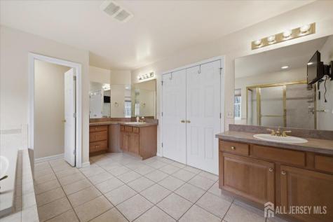 2 Picasso Court Franklin NJ 08873