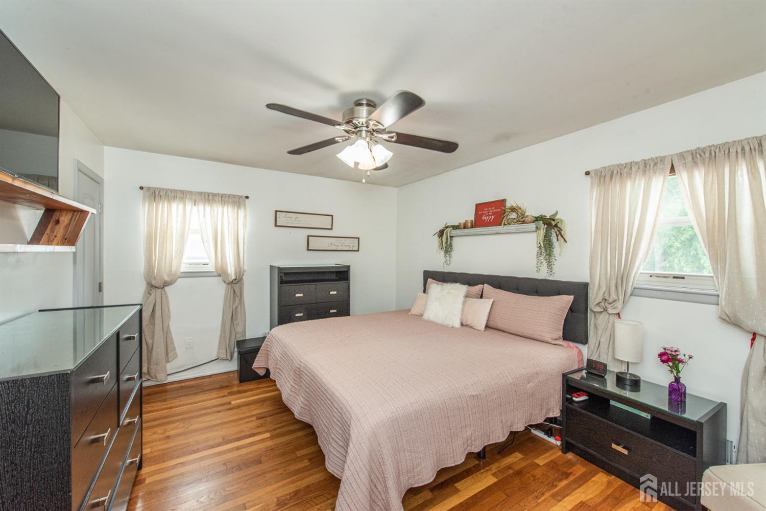 64 Pinho Avenue Carteret NJ 07008