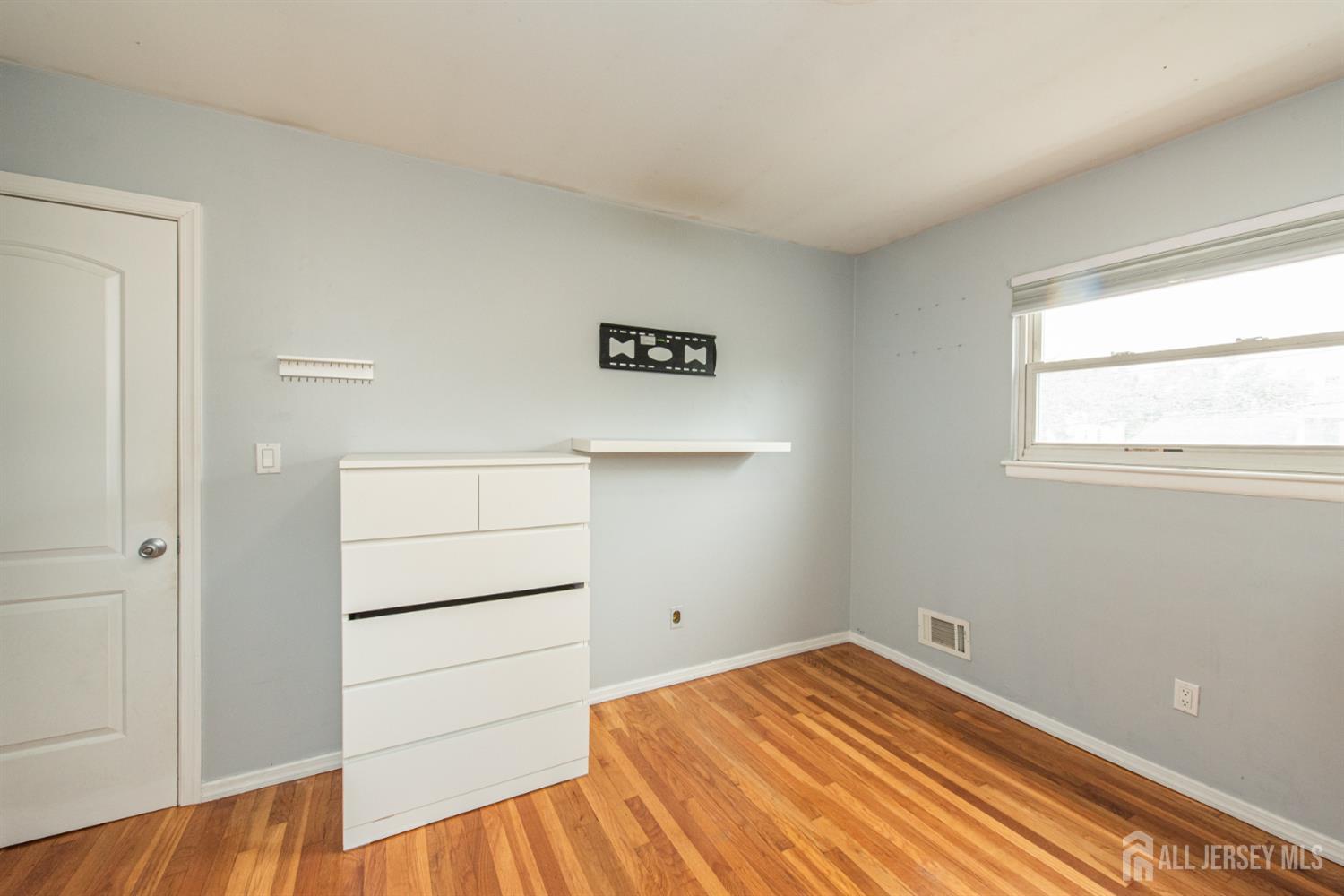64 Pinho Avenue Carteret NJ 07008