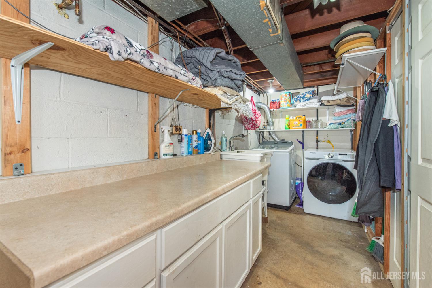 64 Pinho Avenue Carteret NJ 07008