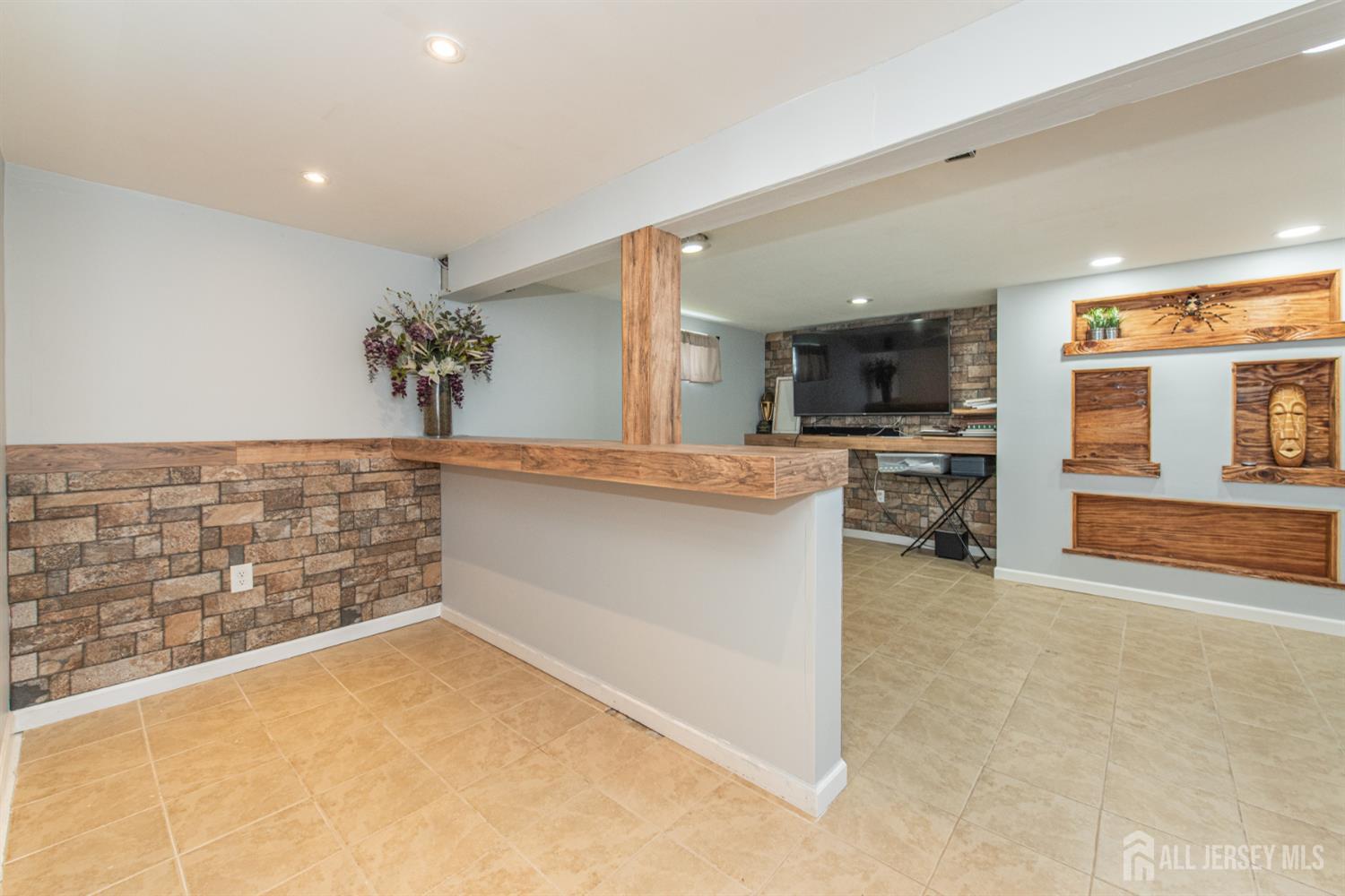 64 Pinho Avenue Carteret NJ 07008