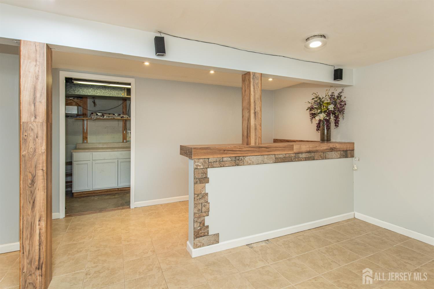 64 Pinho Avenue Carteret NJ 07008