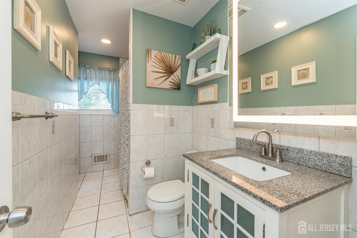 64 Pinho Avenue Carteret NJ 07008