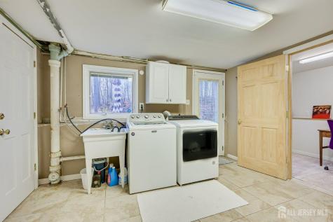 8 Adelphi Court Edison NJ 08837