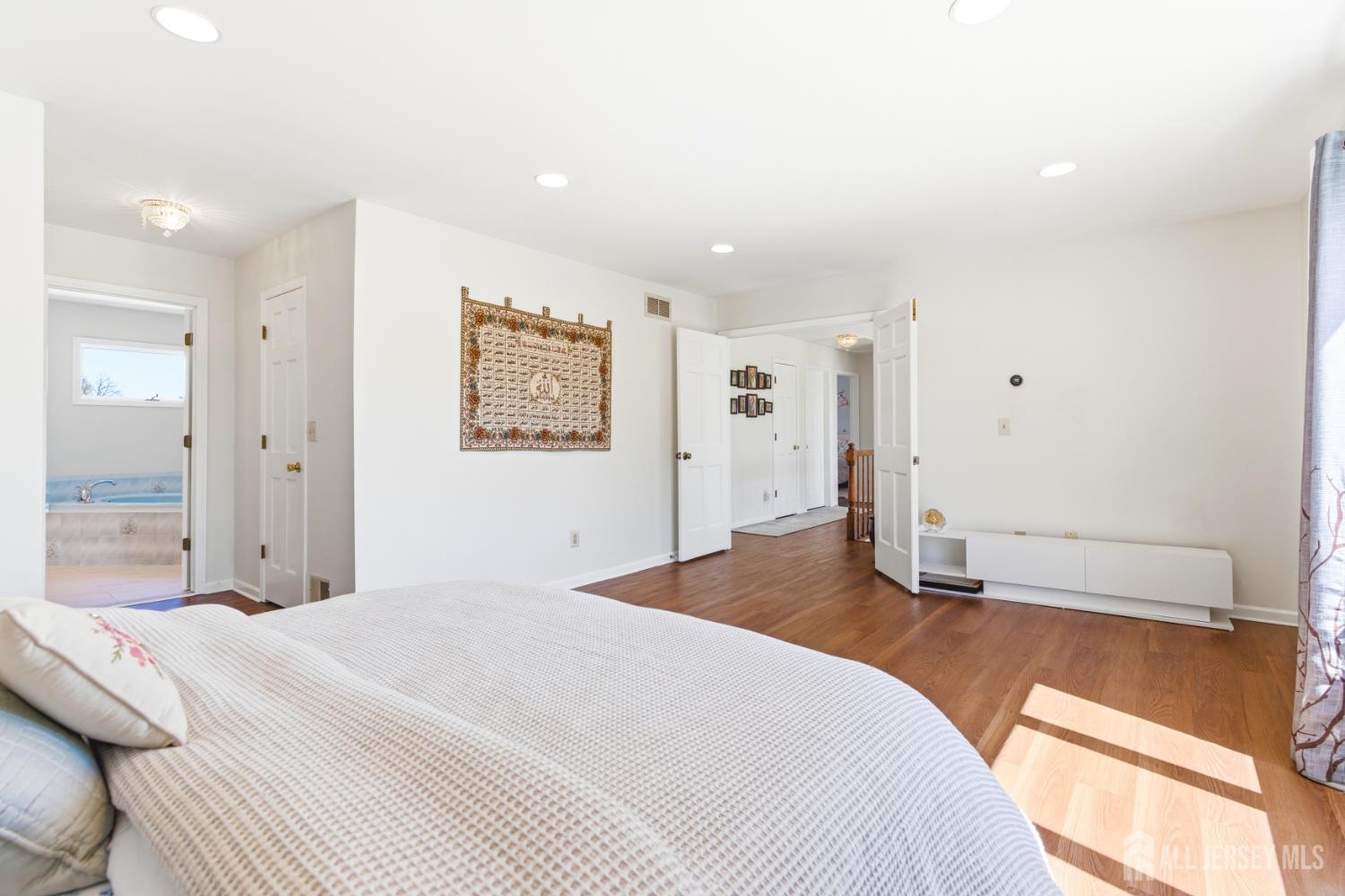 4 Allison Court Edison NJ 08820