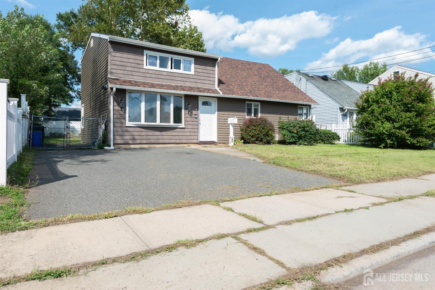 82 Markowitz Street Carteret NJ 07008