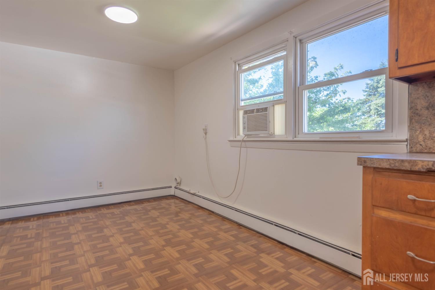 82 Markowitz Street Carteret NJ 07008