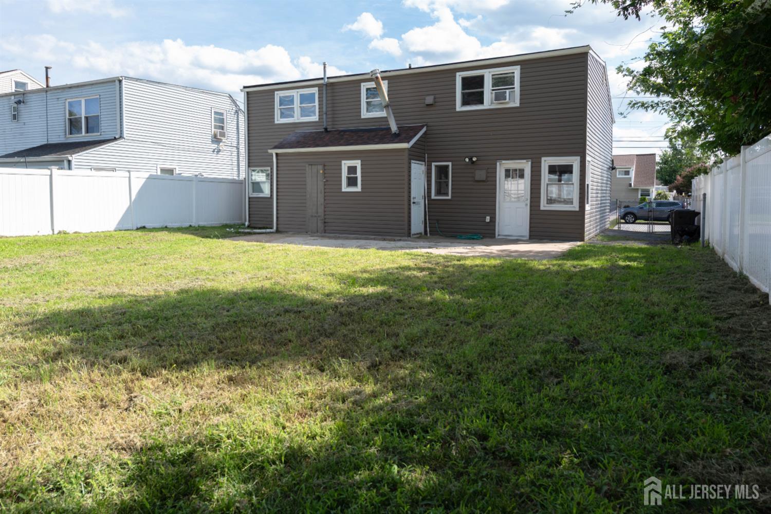 82 Markowitz Street Carteret NJ 07008