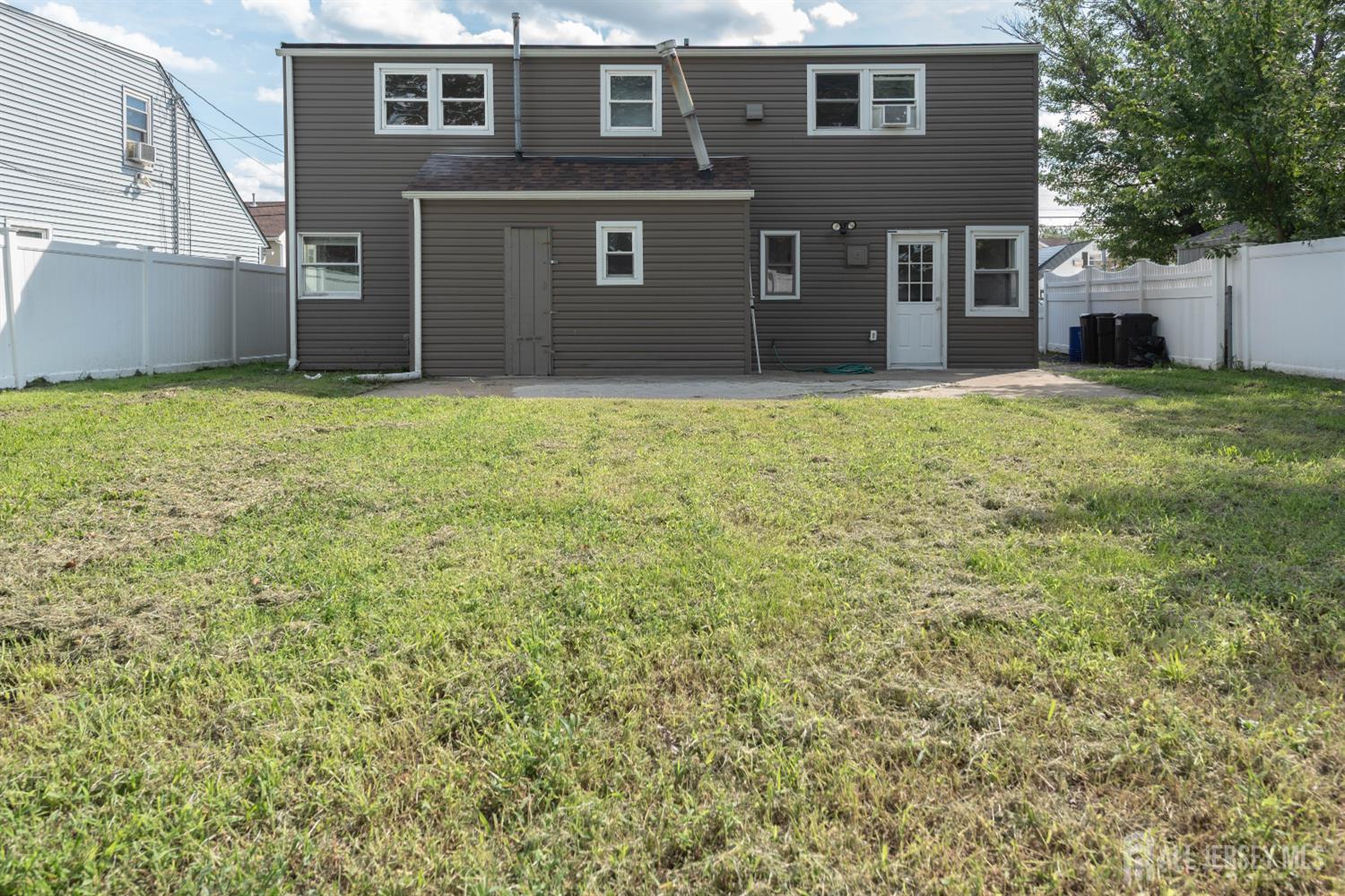 82 Markowitz Street Carteret NJ 07008