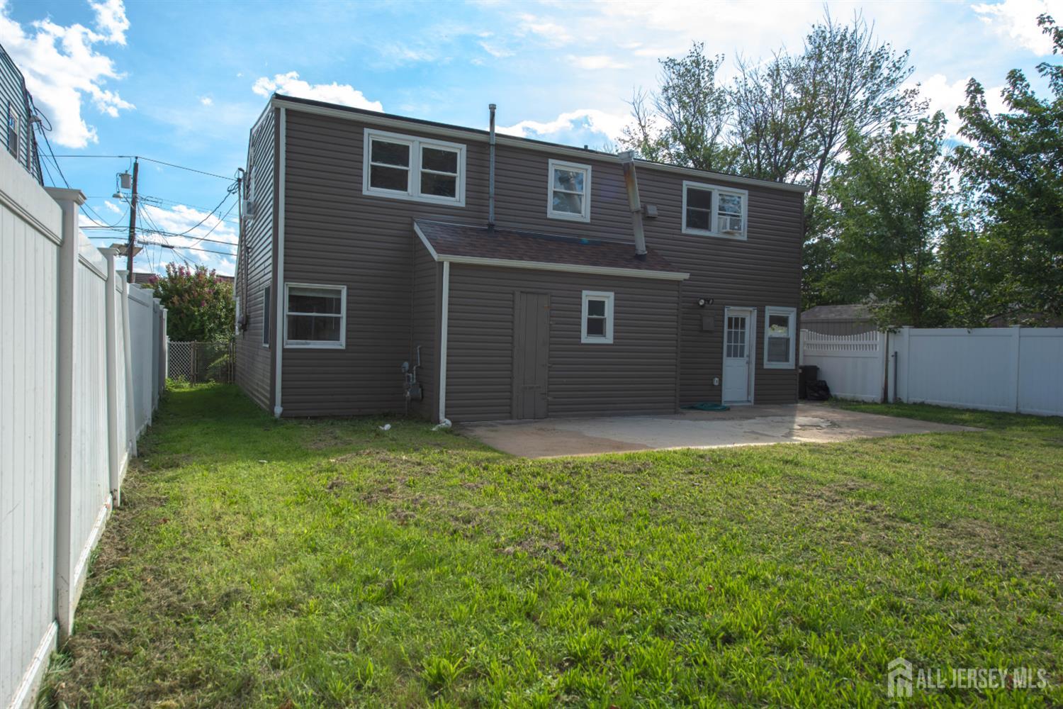 82 Markowitz Street Carteret NJ 07008