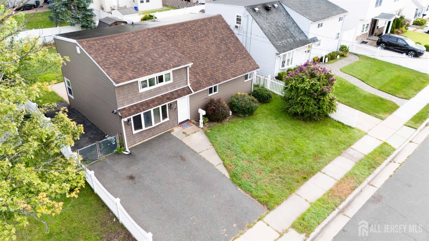 82 Markowitz Street Carteret NJ 07008