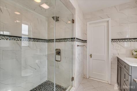 9 Lenox Street Edison NJ 08817