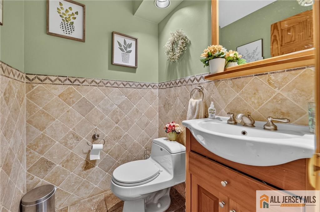 121 W Hill Road Colonia NJ 07067