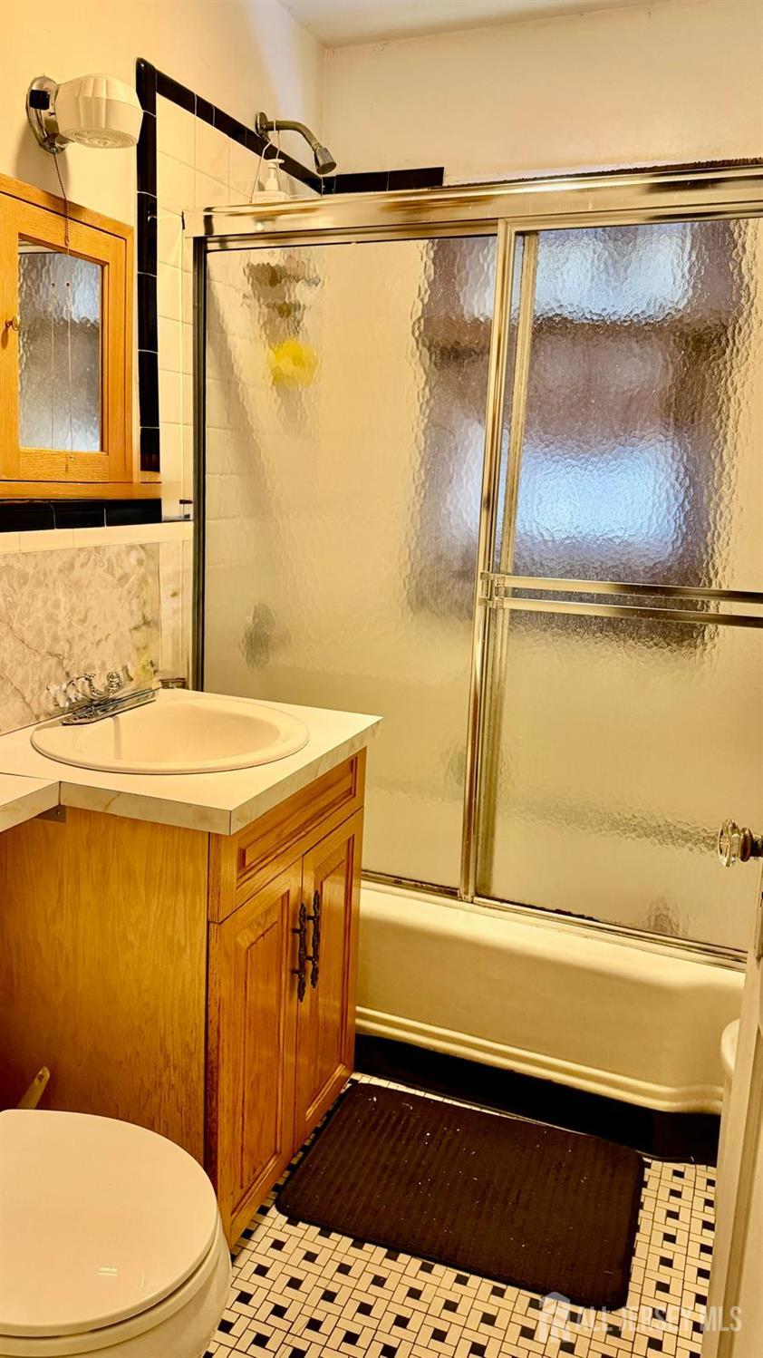 624 Chandler Avenue Roselle NJ 07203