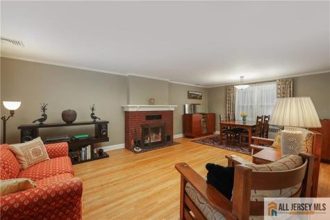 25 Voorhees Place Metuchen NJ 08840