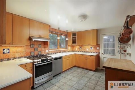 25 Voorhees Place Metuchen NJ 08840