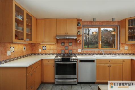 25 Voorhees Place Metuchen NJ 08840